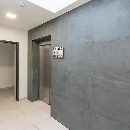 Royal 70 By Bookinghost Gliwice