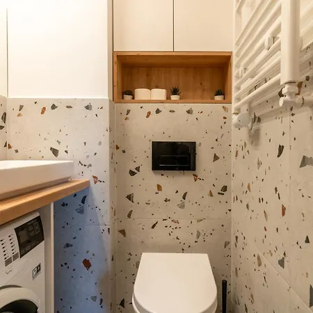 Royal 70 By Bookinghost Gliwice