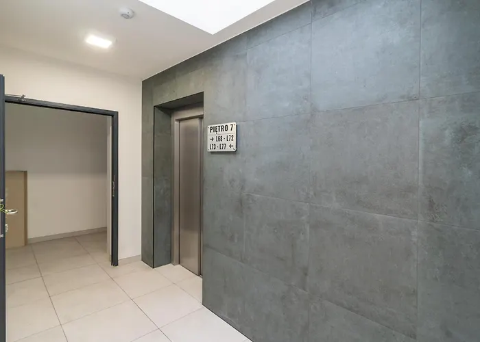 Royal 70 By Bookinghost Gliwice