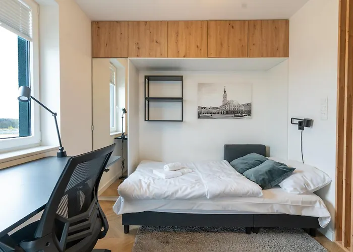 Royal 70 By Bookinghost