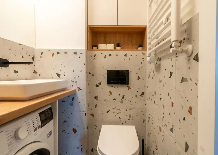 Royal 70 By Bookinghost Gliwice