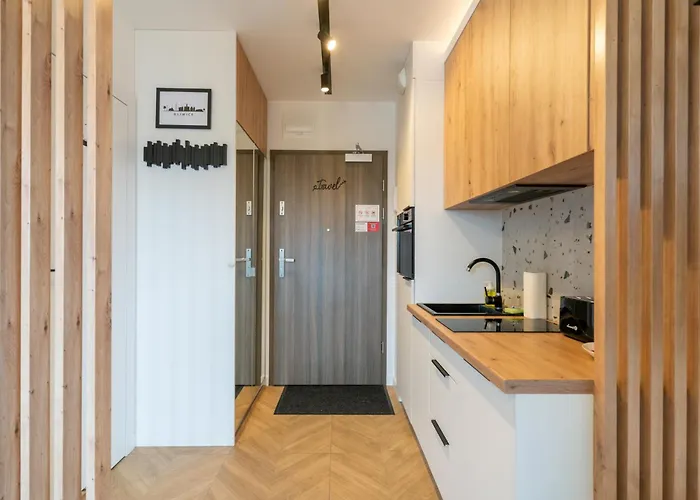 Royal 70 By Bookinghost *