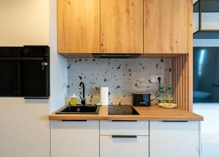 Royal 70 By Bookinghost * Gliwice