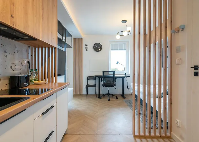 Royal 70 By Bookinghost *